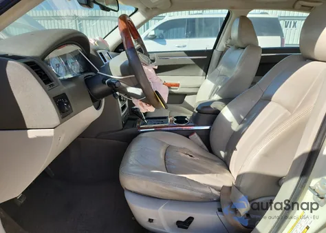 2009 Chrysler 300C z USA, uszkodzony, nr VIN 2C3KA63T99H523061